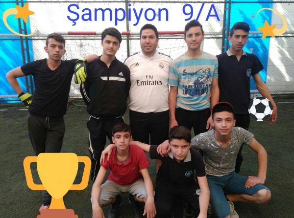 Okulumuzda Sınıflar Arası Halısaha Futbol  ve Satranç Turnuvası Düzenlendi.